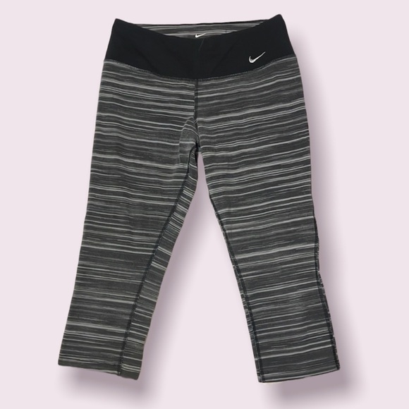 NIKE Gray &‎ Black Cropped Leggings - Picture 1 of 9